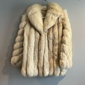 vintage Saga jacket made of gray fox fur with ribbed detailing